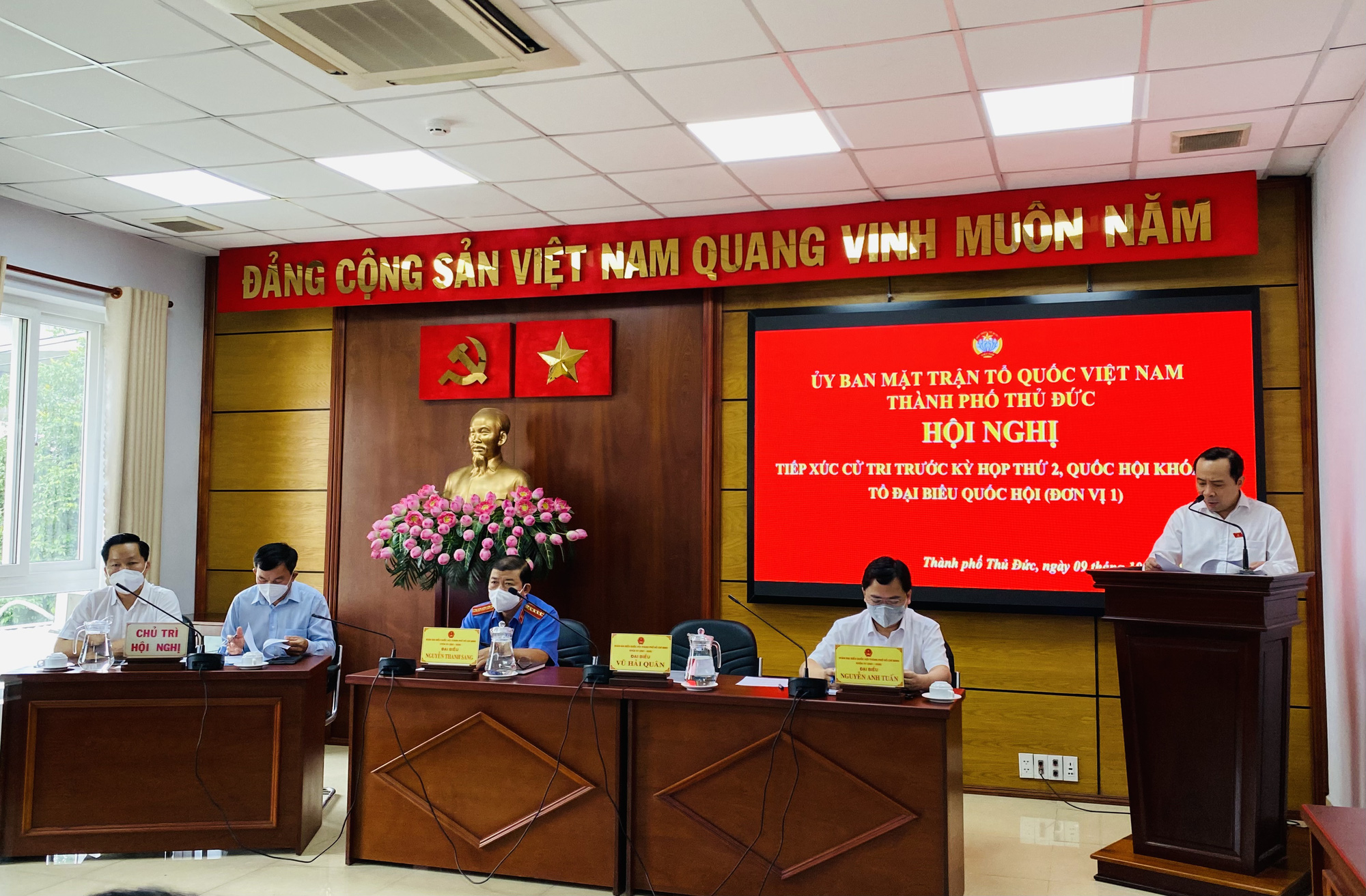 Cử tri TP Thủ Đức đề nghị cần gíám sát việc nhập khẩu trang thiết bị y tế