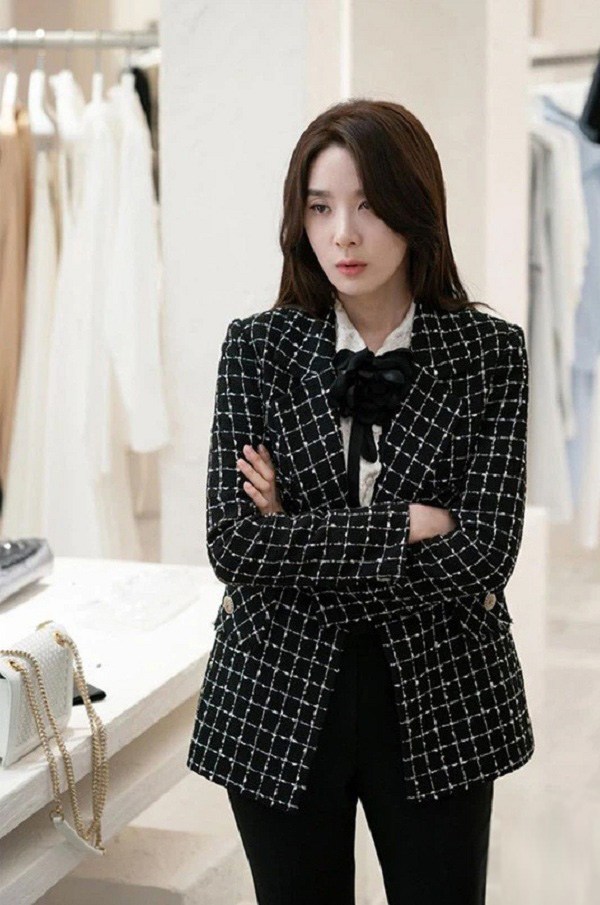 4 kiểu áo blazer đẹp, dễ phối đồ trong phim Hàn - Ảnh 12.