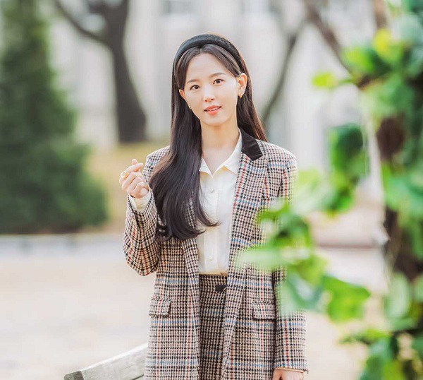 4 kiểu áo blazer đẹp, dễ phối đồ trong phim Hàn - Ảnh 16.