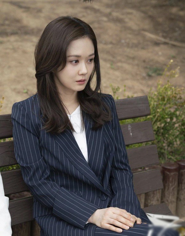 4 kiểu áo blazer đẹp, dễ phối đồ trong phim Hàn - Ảnh 18.