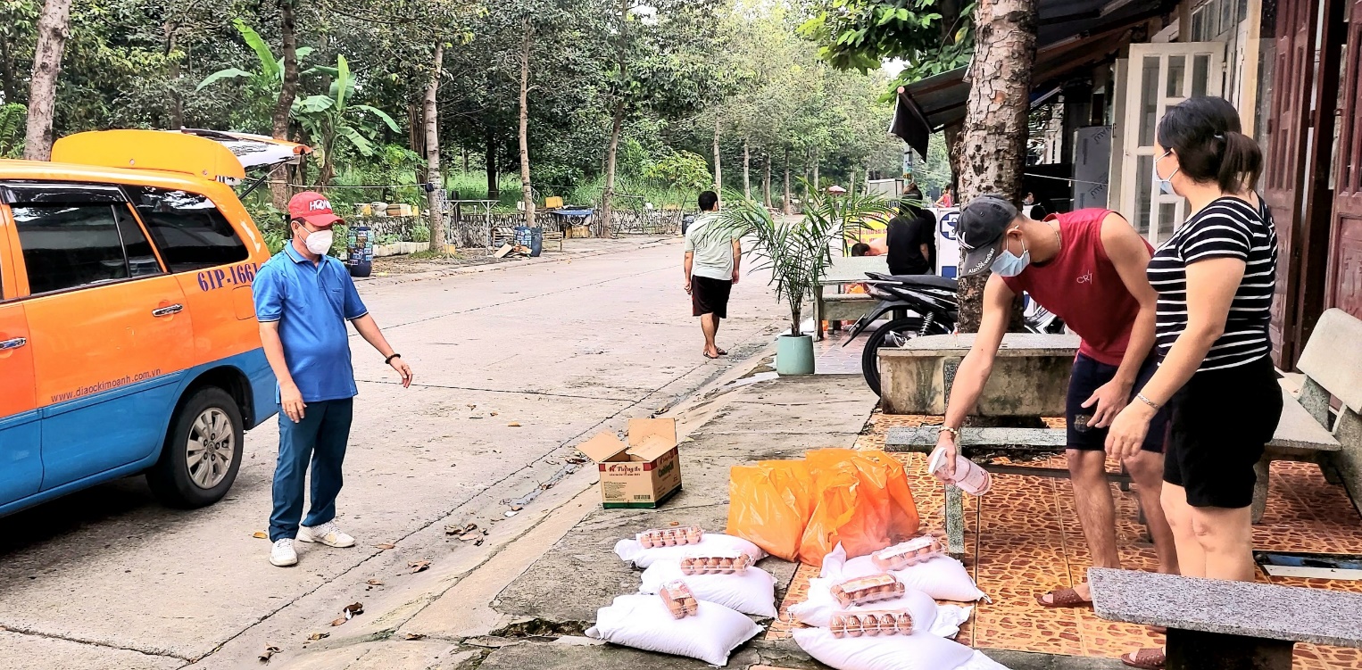 Quỹ Từ thiện Kim Oanh tiếp tục hỗ trợ người dân vùng dịch - Ảnh 3.