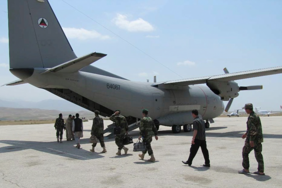 Mỹ đốt tiền ở Afghanistan: Phi đội 500 triệu USD đem... b&aacute;n phế liệu - Ảnh 2.