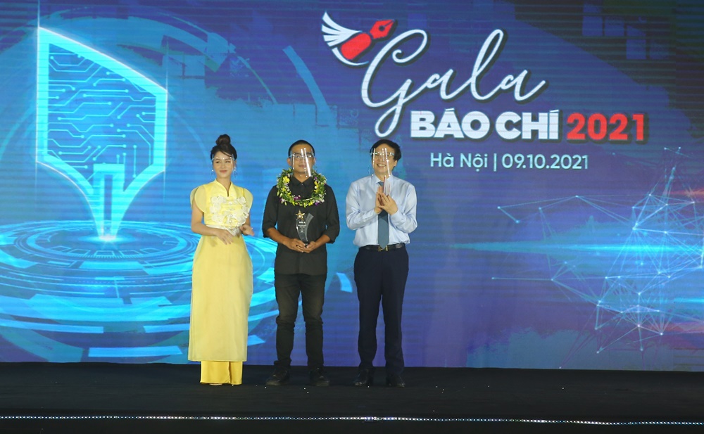 T&ocirc;n vinh tinh thần cống hiến, dấn th&acirc;n qua từng khoảnh khắc ảnh - Ảnh 2.