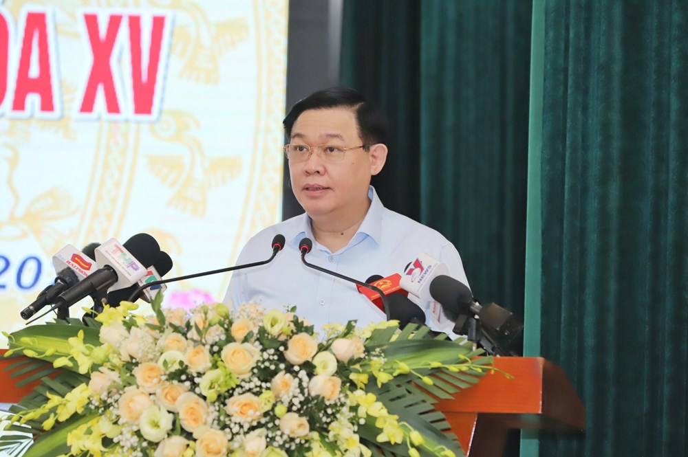 Chủ tịch Quốc hội Vương Đ&igrave;nh Huệ tiếp x&uacute;c cử tri Hải Ph&ograve;ng - Ảnh 2.