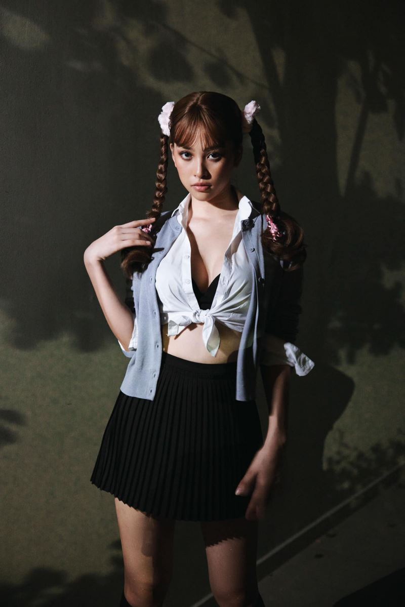 Hoa hậu Trần Tiểu Vy l&agrave; phi&ecirc;n bản xịn của Lisa BlackPink - Ảnh 5.