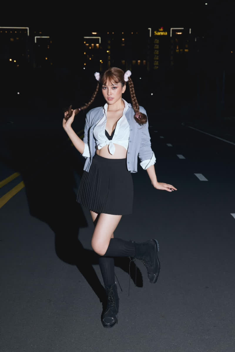 Hoa hậu Trần Tiểu Vy l&agrave; phi&ecirc;n bản xịn của Lisa BlackPink - Ảnh 6.