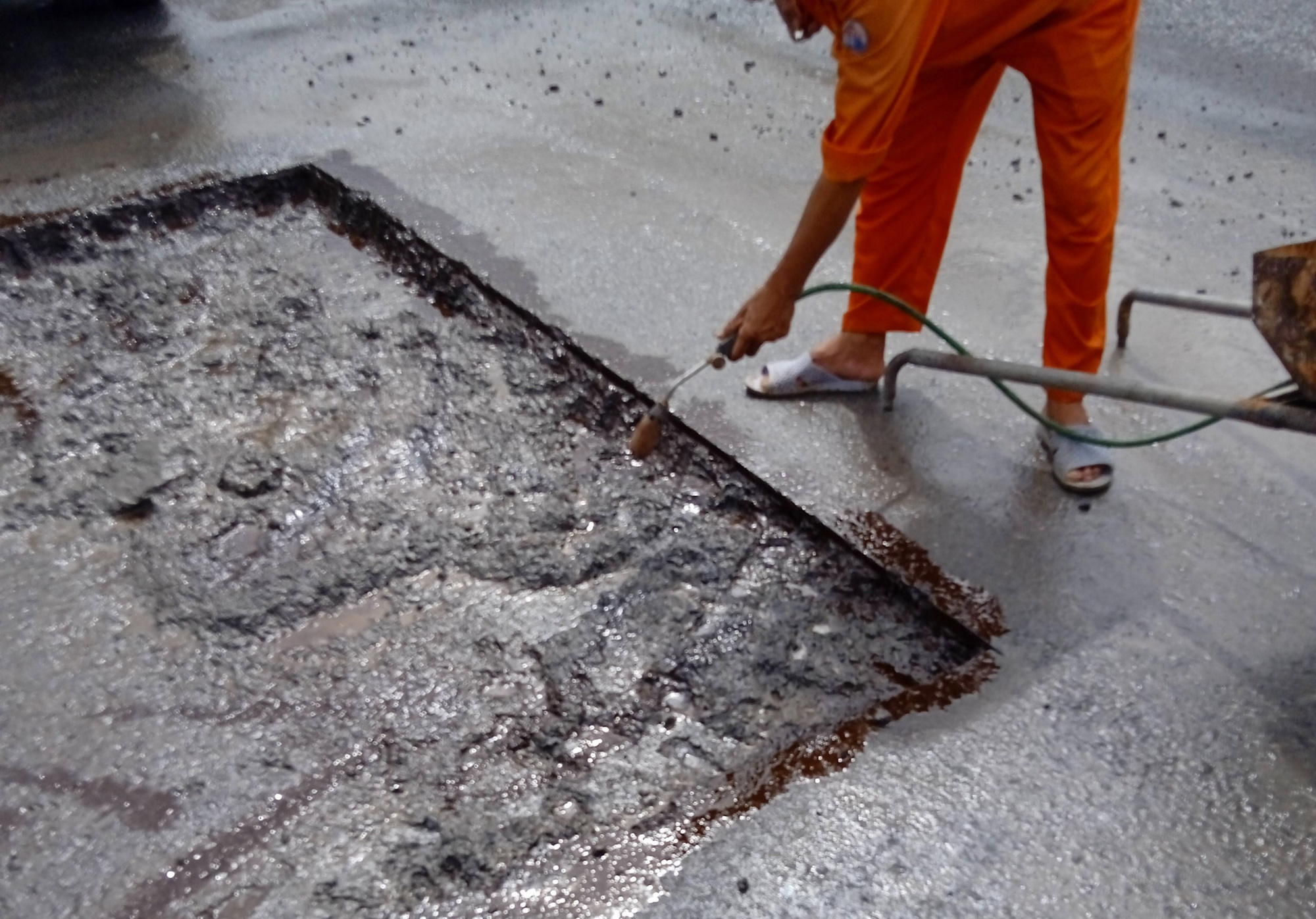 Phải khắc phục triệt để hư hỏng Quốc lộ 1 qua Thừa Thiên – Huế trước ngày 16-11 - Ảnh 2.