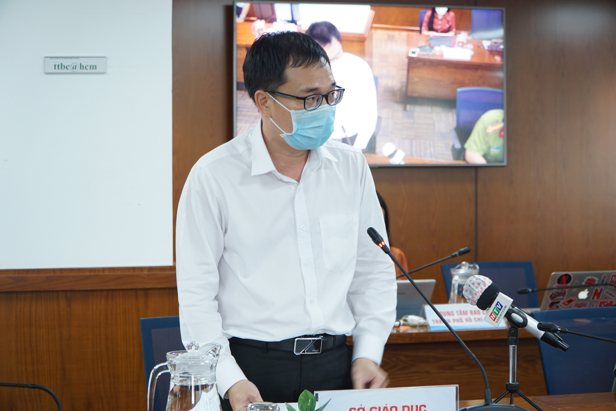 Trẻ ho&atilde;n ti&ecirc;m vắc-xin ph&ograve;ng Covid-19 vẫn được học tập trung - Ảnh 2.