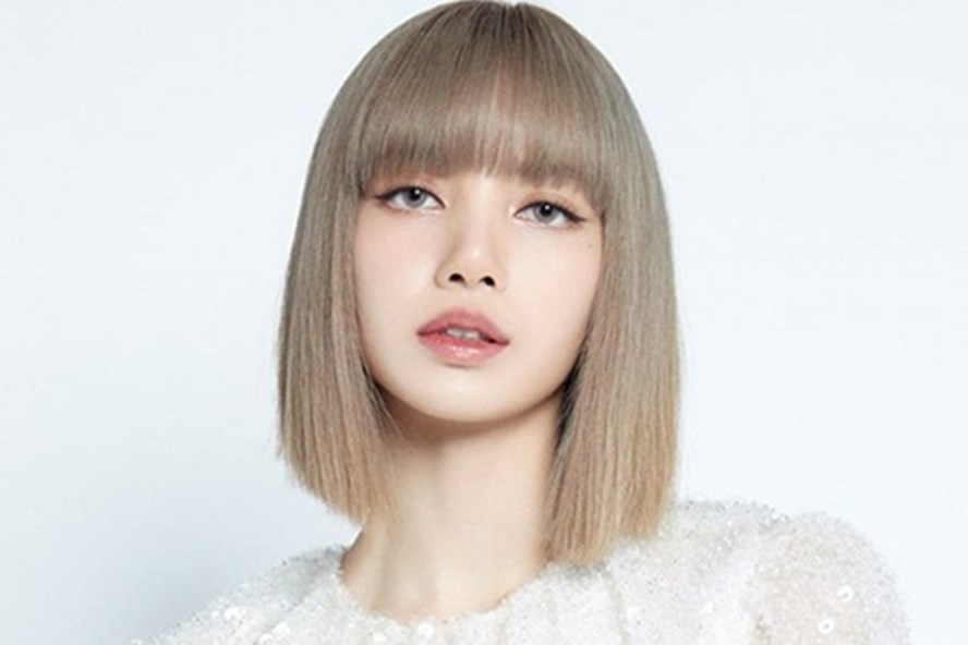Hoa hậu Trần Tiểu Vy l&agrave; phi&ecirc;n bản xịn của Lisa BlackPink - Ảnh 8.