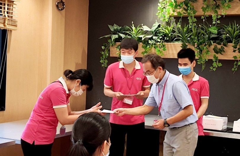 Nhà bán lẻ đồng hành cùng người lao động trong mùa dịch