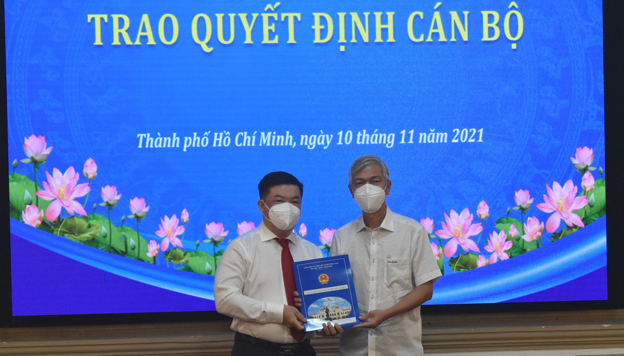 UBND TP HCM trao quyết định điều động,  bổ nhiệm nhiều c&aacute;n bộ - Ảnh 3.