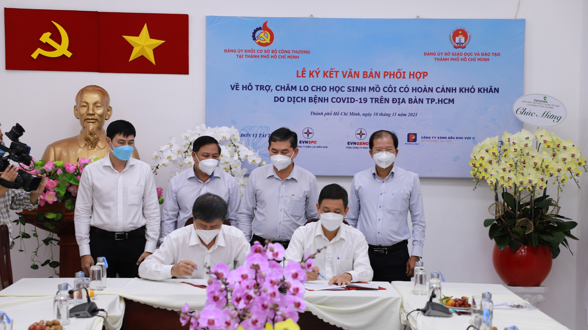 Ký kết tài trợ cho 98 học sinh có hoàn cảnh khó khăn