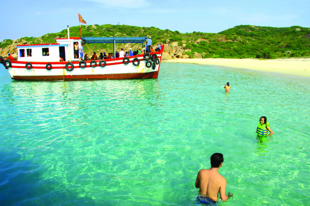 Rong chơi trên đảo tôm hùm - Ảnh 3.