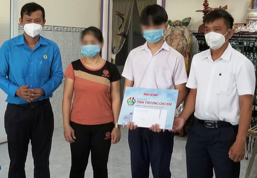 10 suất học bổng "Tình thương cho em" đến Tiền Giang