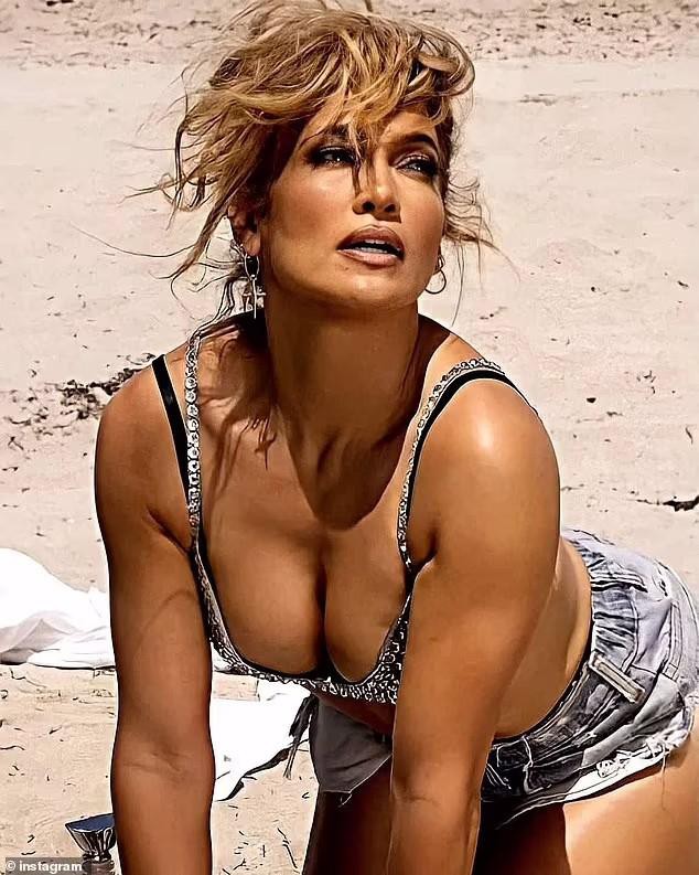 B&iacute; quyết giữ v&oacute;c d&aacute;ng bốc lửa của Jennifer Lopez - Ảnh 6.
