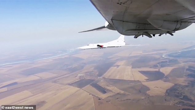 Khủng hoảng di cư, Nga điều 2 máy bay ném bom sang Belarus