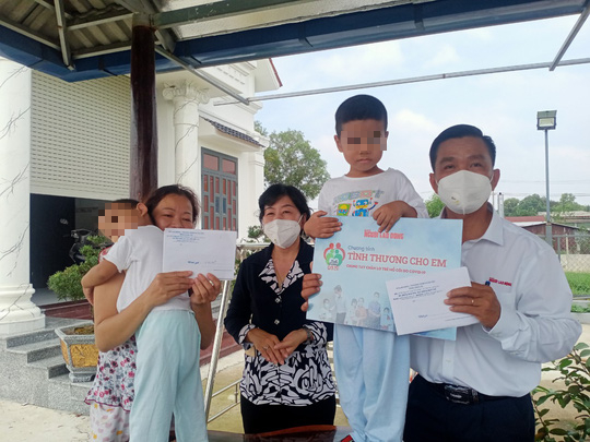 Tình thương cho em đến với 10 trẻ mồ côi vì Covid-19 ở Long An - Ảnh 6.