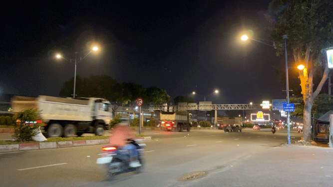 TP HCM: Những đo&agrave;n xe... bất trị! - Ảnh 1.