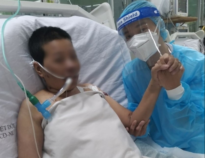 "Hồi sinh" thai phụ mắc Covid-19 nhờ ECMO, giữ 2 con an toàn trong bụng