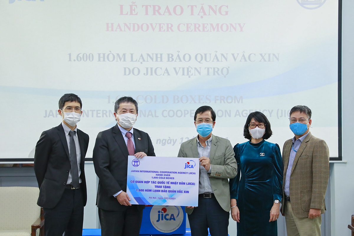 JICA tặng Việt Nam th&ecirc;m 1.600 h&ograve;m lạnh bảo quản vắc-xin trị gi&aacute; 20 tỉ đồng - Ảnh 1.