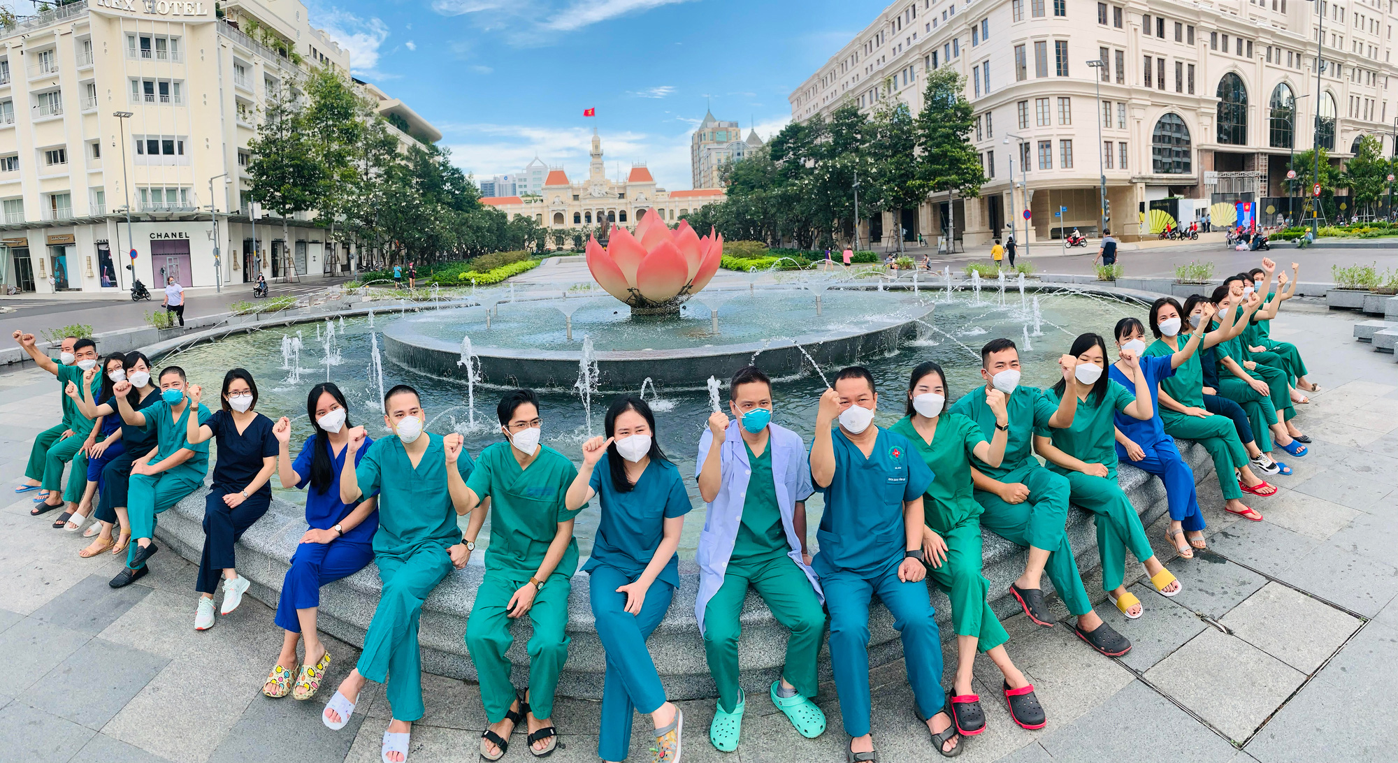 Cuộc thi ảnh &ldquo;Thi&ecirc;ng li&ecirc;ng cờ Tổ quốc&rdquo;: Th&agrave;nh phố t&ocirc;i y&ecirc;u - Ảnh 3.