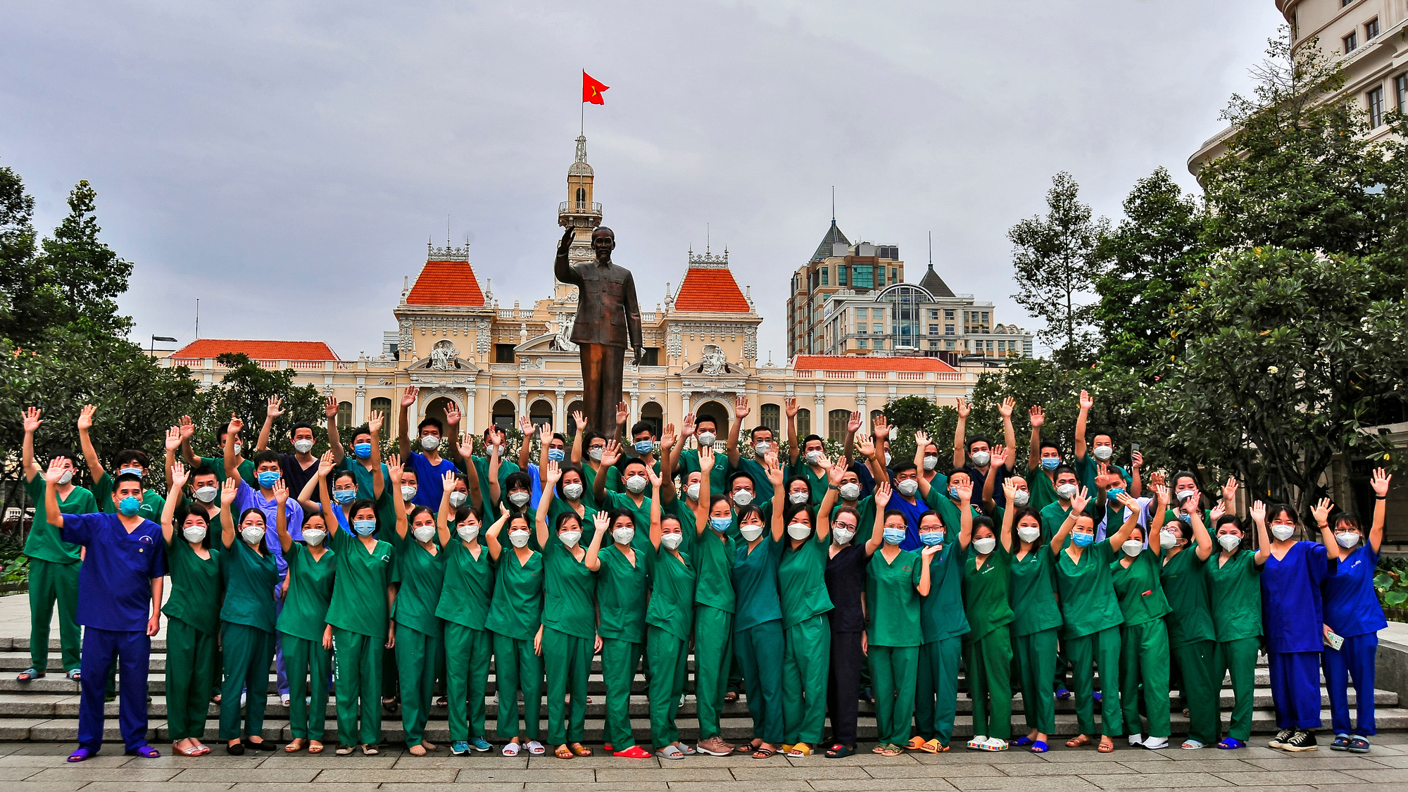 Cuộc thi ảnh &ldquo;Thi&ecirc;ng li&ecirc;ng cờ Tổ quốc&rdquo;: Th&agrave;nh phố t&ocirc;i y&ecirc;u - Ảnh 1.