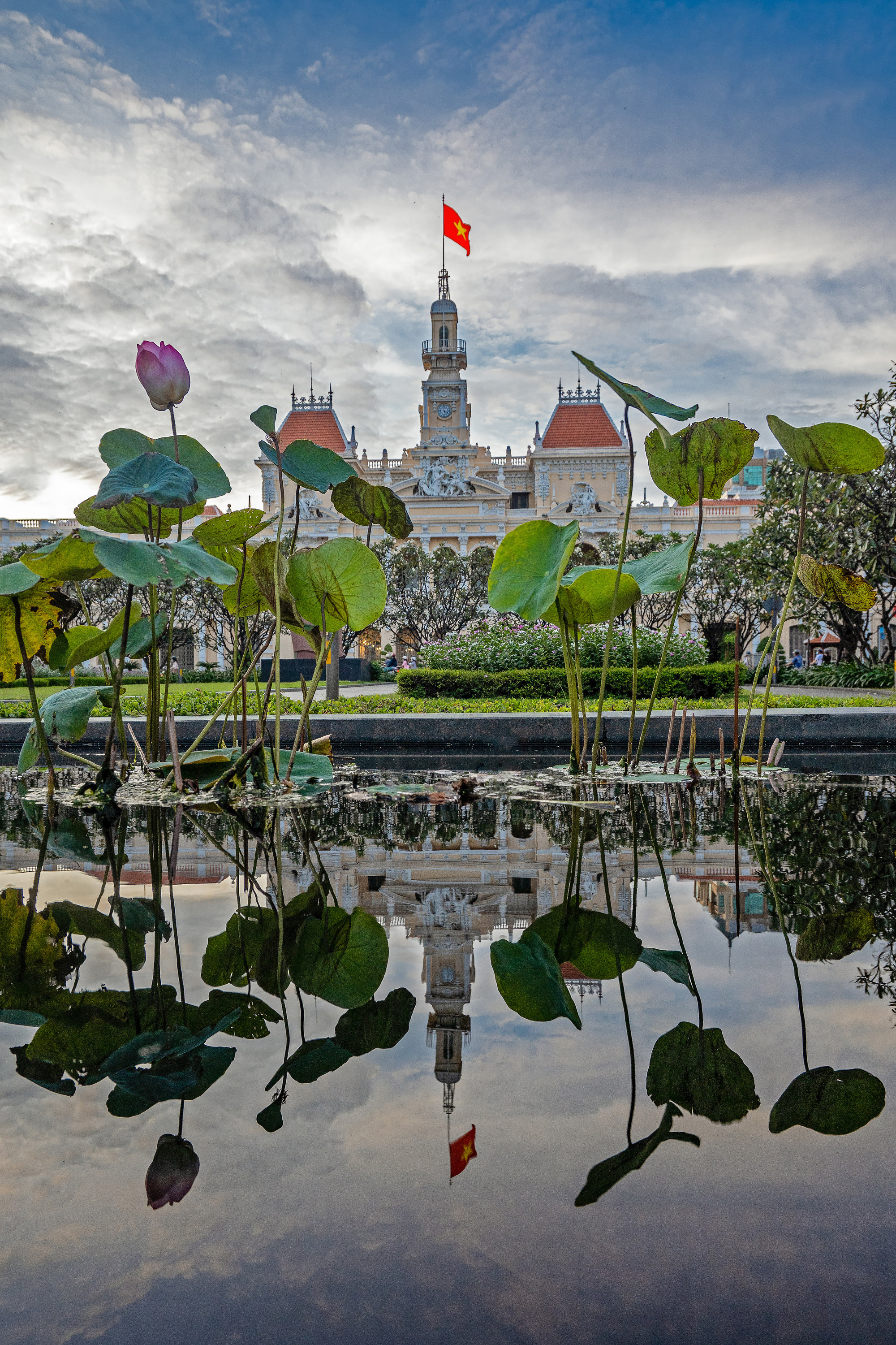 Cuộc thi ảnh &ldquo;Thi&ecirc;ng li&ecirc;ng cờ Tổ quốc&rdquo;: Th&agrave;nh phố t&ocirc;i y&ecirc;u - Ảnh 5.