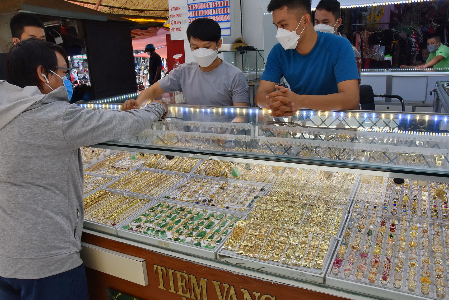 Giá vàng hôm nay 13-11: Giới đầu cơ chớp thời cơ lướt sóng
