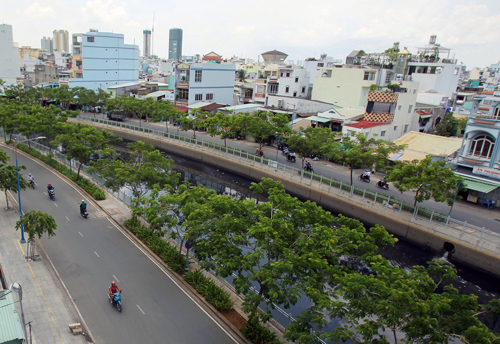 Di dời 6.500 căn nhà, xử lý hàng trăm chung cư cũ