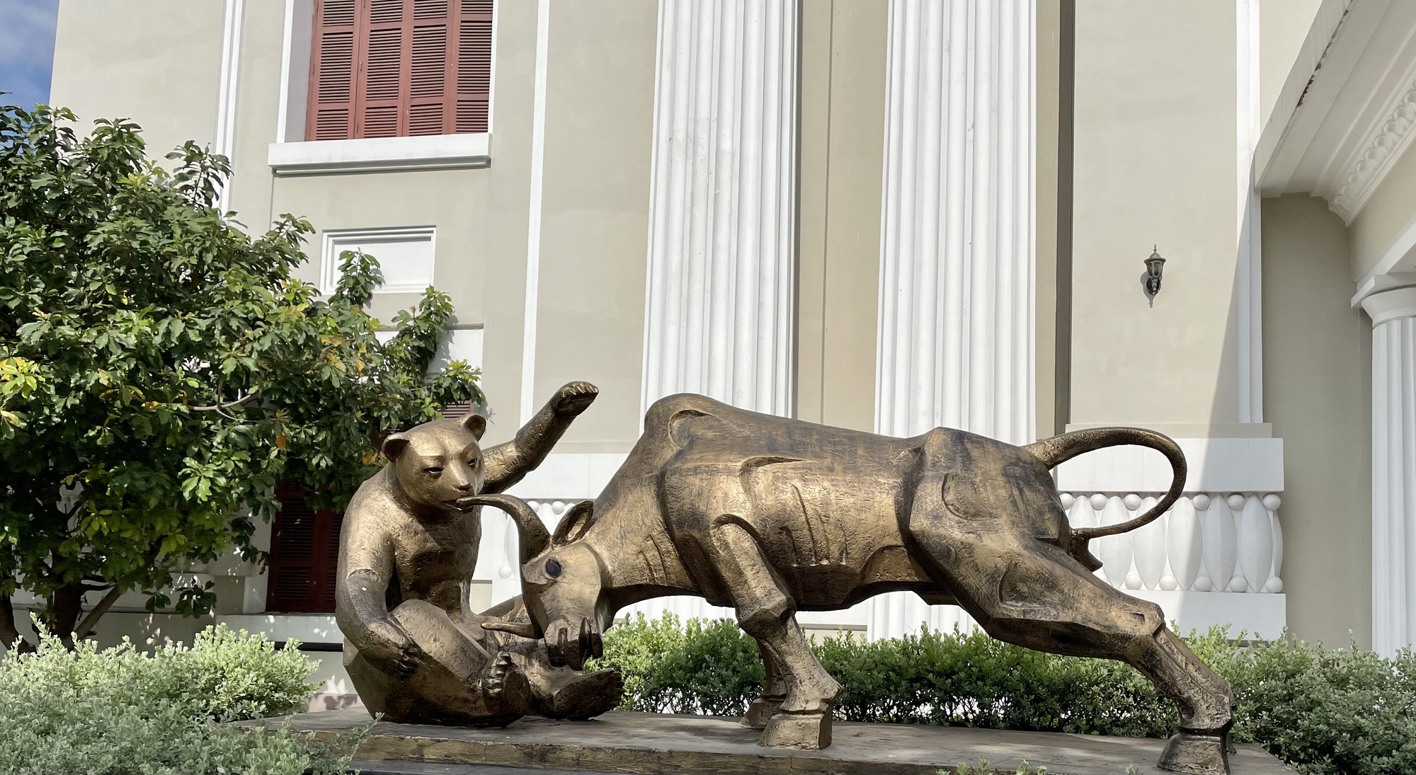Dự báo chứng khoán ngày 15-11: Thận trọng trước ngưỡng tâm lý