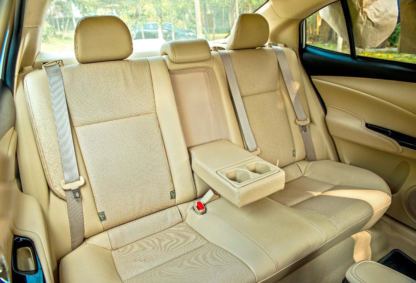 Vios giảm gi&aacute; &ldquo;bắt s&oacute;ng&rdquo; ti&ecirc;u d&ugrave;ng cuối năm - Ảnh 3.