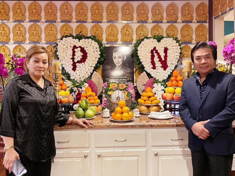 NSƯT Thanh Thanh Tâm, Thoại Mỹ cùng các nghệ sĩ hải ngoại cúng 49 ngày ca sĩ Phi Nhung - Ảnh 2.