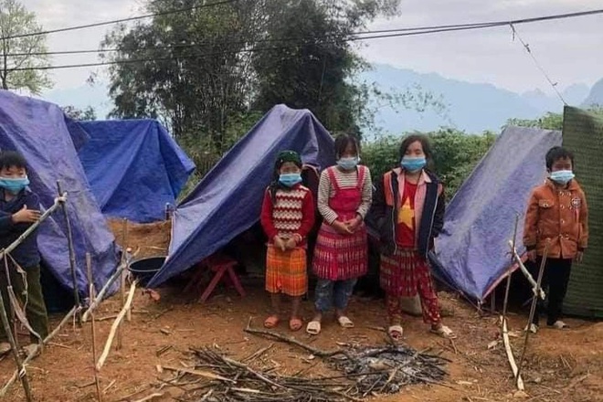 Thực hư th&ocirc;ng tin khu c&aacute;ch ly cho học sinh được dựng l&aacute;n bằng bạt, manh chiếu tạm bợ - Ảnh 3.