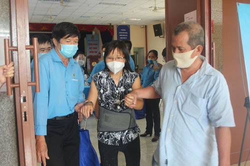 Không gục ngã trước khó khăn