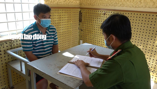 Bắt quả tang kẻ dọa đăng clip &ldquo;n&oacute;ng&rdquo; tống tiền người y&ecirc;u cũ - Ảnh 2.