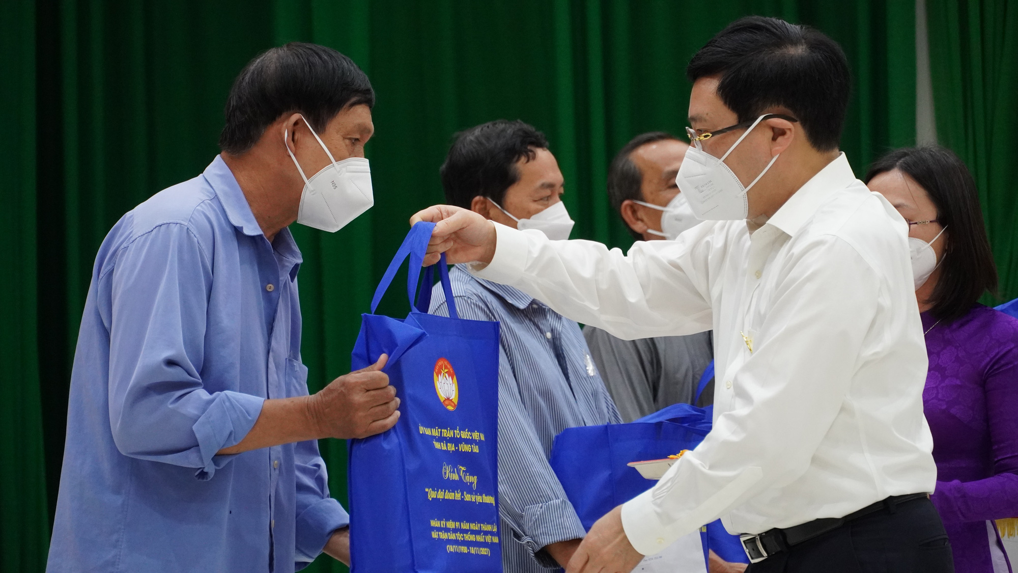 Phó Thủ tướng Thường trực Phạm Bình Minh tiếp xúc cử tri Bà Rịa- Vũng Tàu