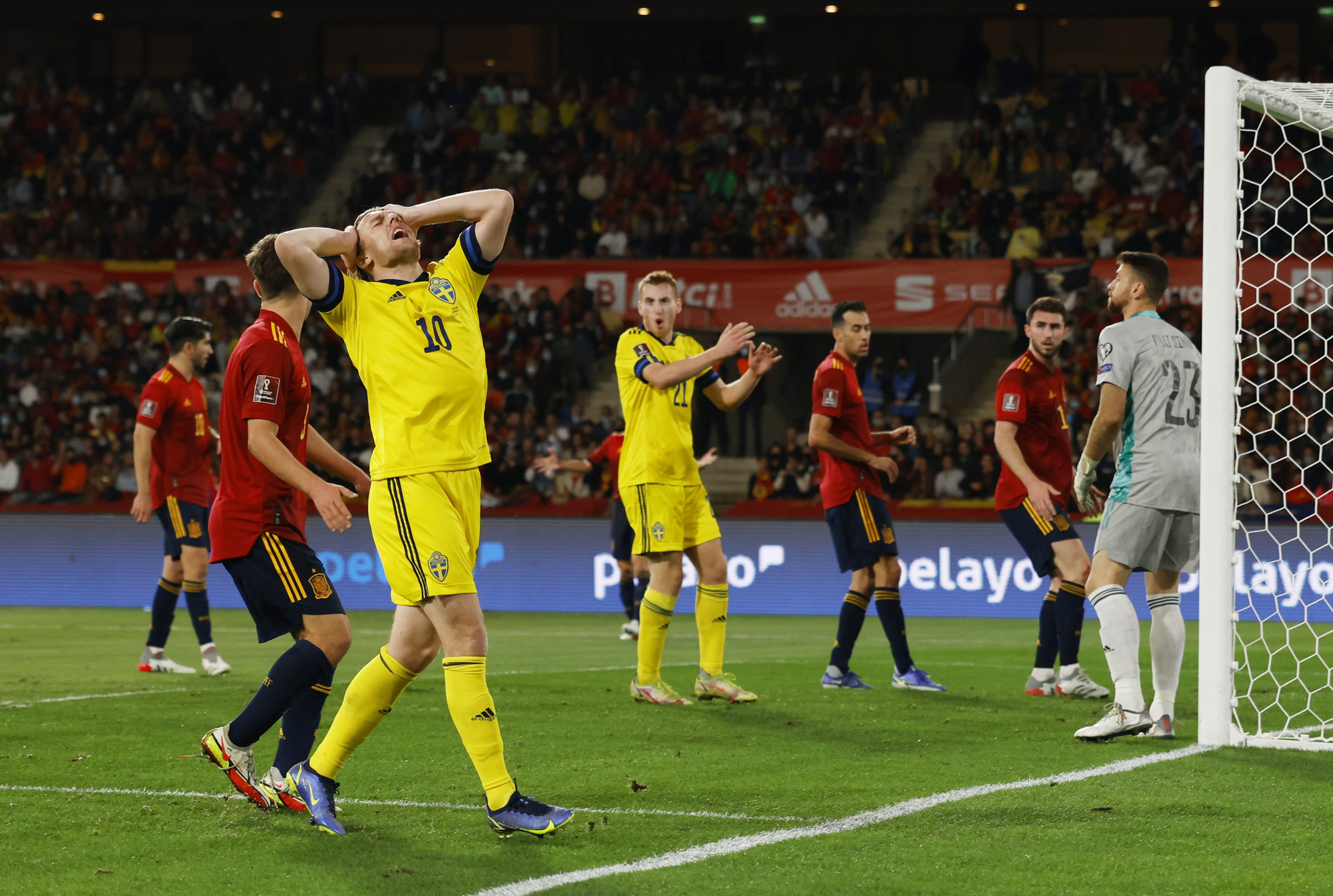 Ch&acirc;n gỗ Morata ghi b&agrave;n thắng v&agrave;ng, T&acirc;y Ban Nha thẳng tiến World Cup 2022 - Ảnh 3.