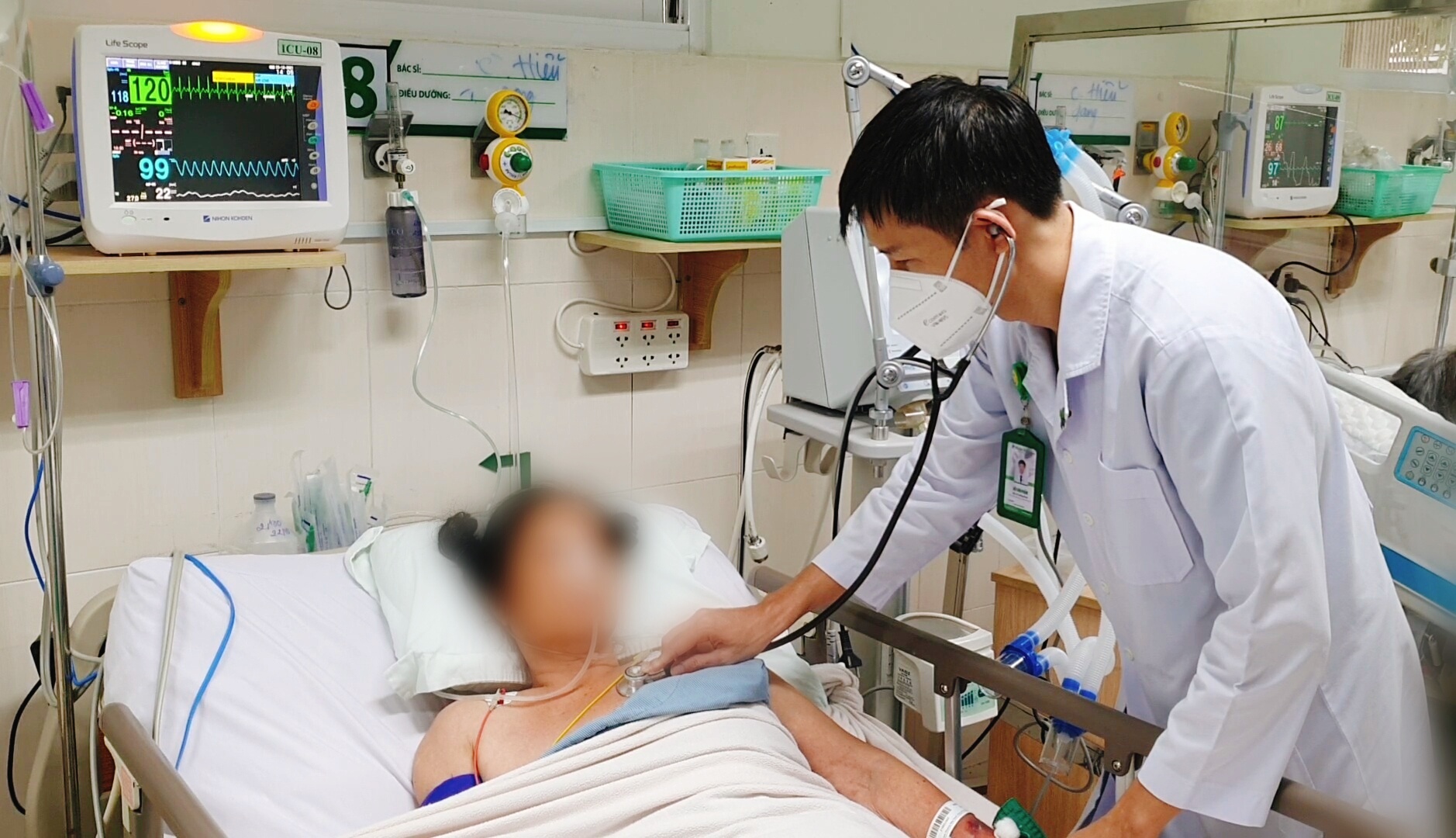 Méo miệng sau khi té, người phụ nữ được cứu sống nhờ “giờ vàng”