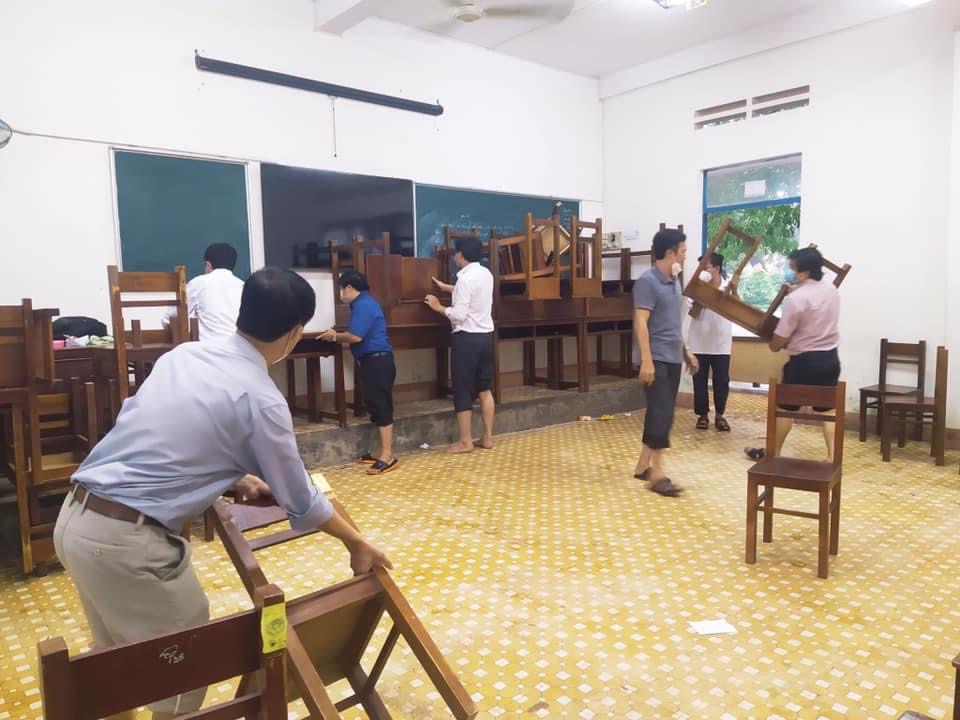 Lũ chia cắt, gần 61.000 học sinh B&igrave;nh Định kh&ocirc;ng thể đến trường - Ảnh 1.