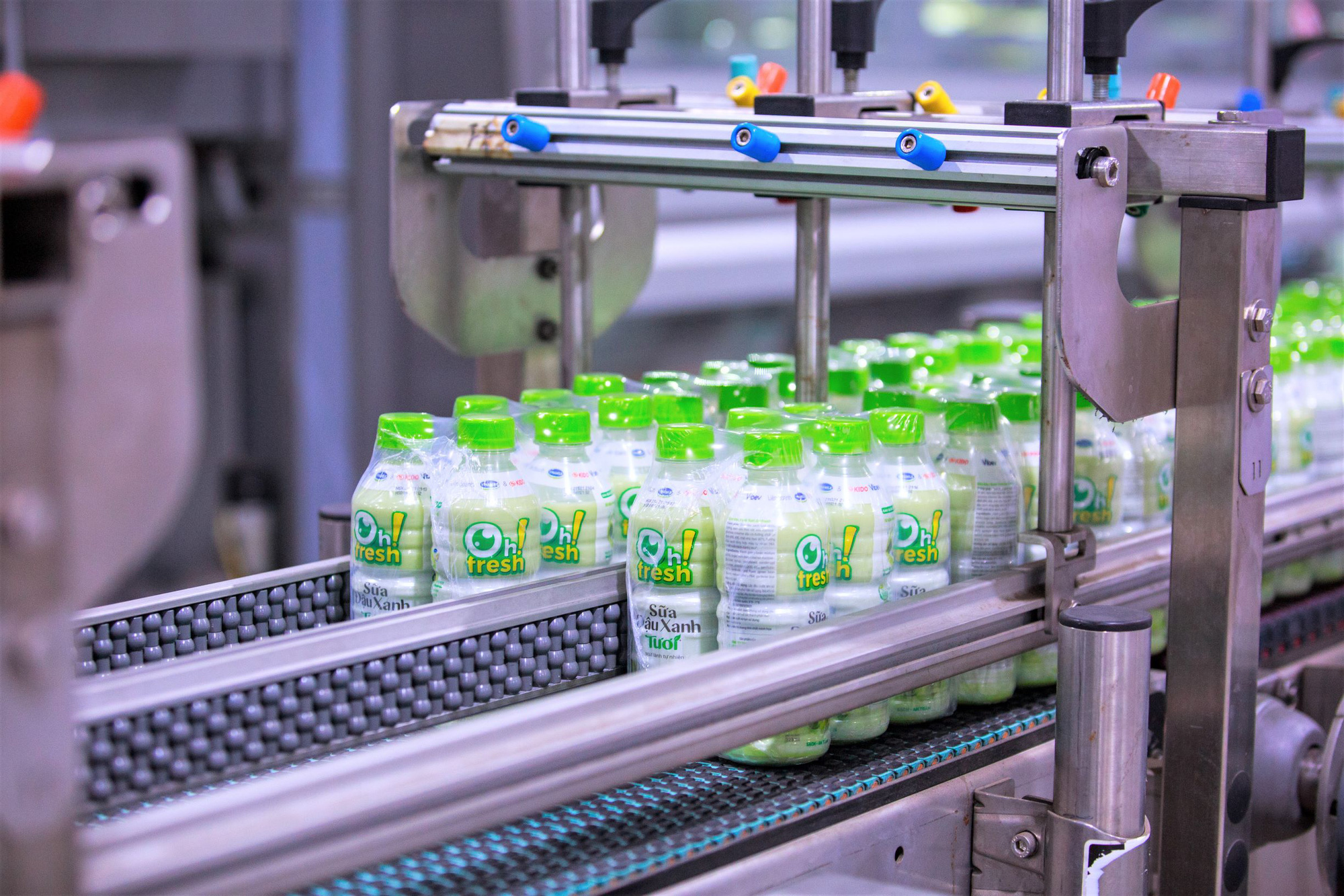 Vinamilk v&agrave; KIDO hợp t&aacute;c sản xuất sữa bắp, đậu n&agrave;nh tươi - Ảnh 1.