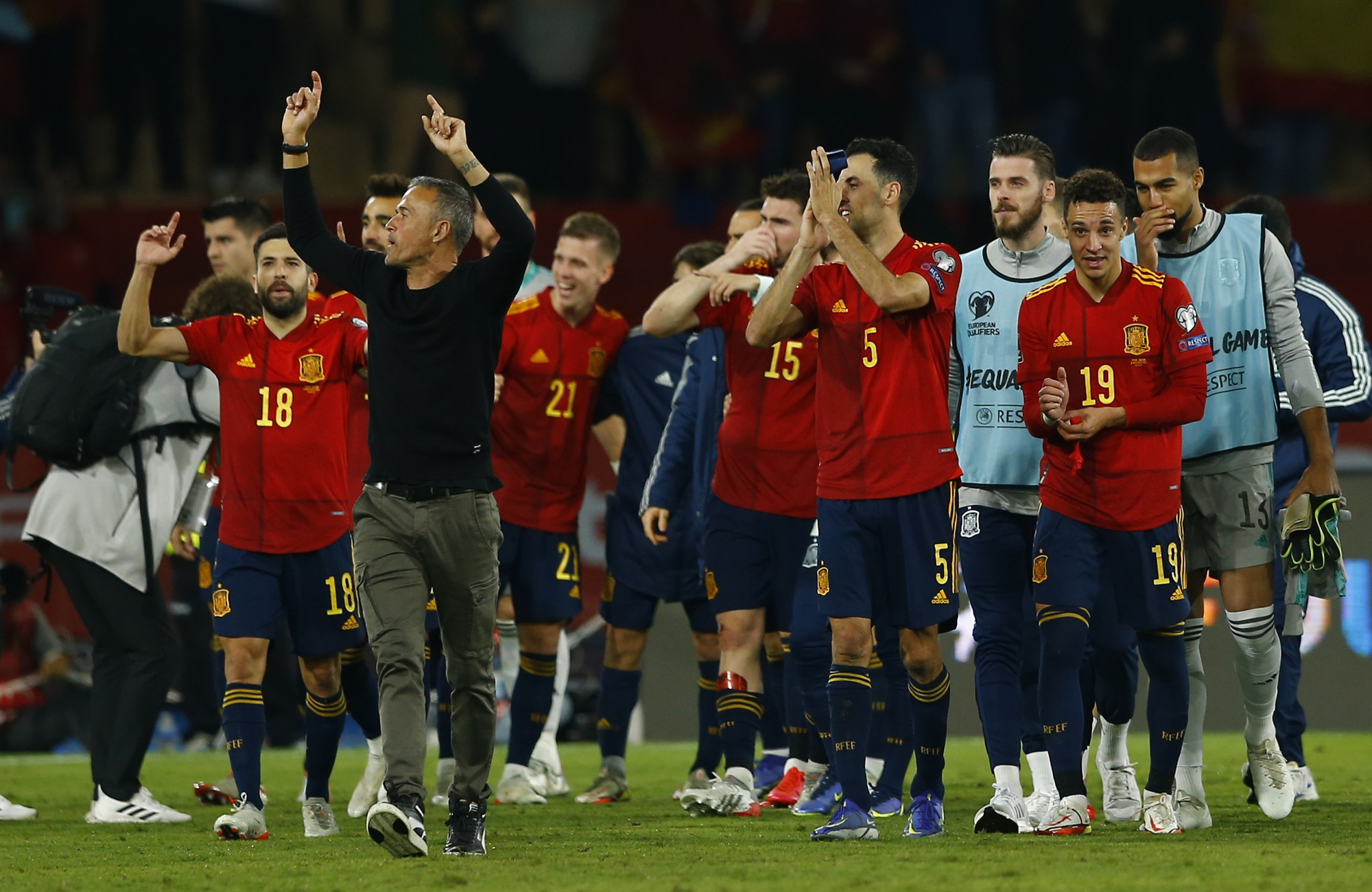 Ch&acirc;n gỗ Morata ghi b&agrave;n thắng v&agrave;ng, T&acirc;y Ban Nha thẳng tiến World Cup 2022 - Ảnh 7.