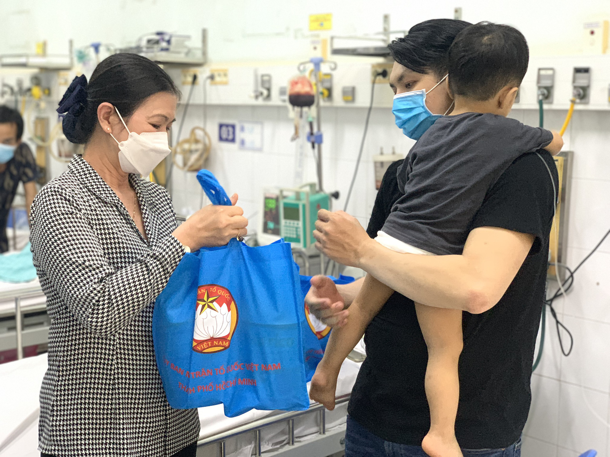22.362 hộp sữa được thông quan, TP HCM trao tặng trẻ em khó khăn
