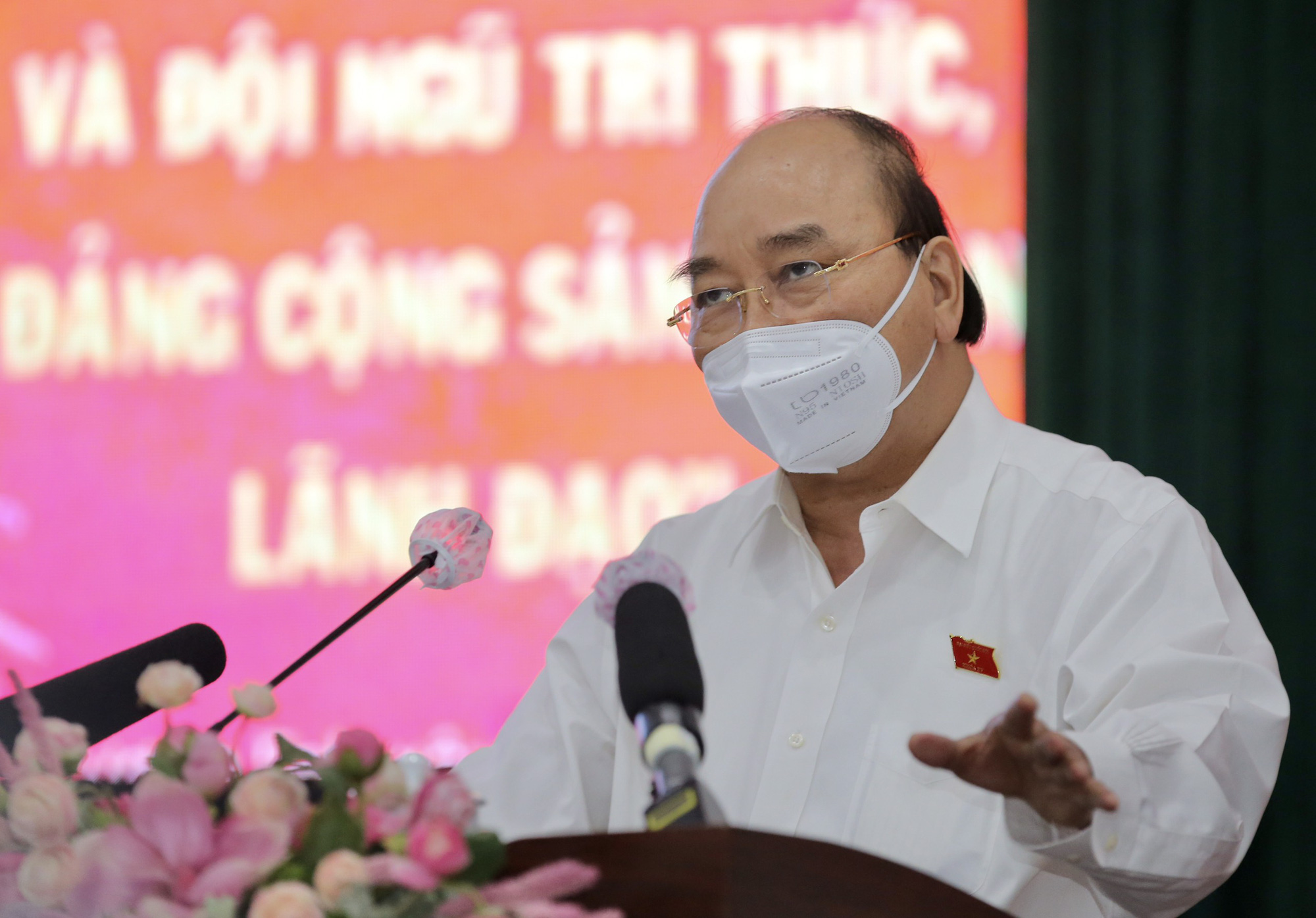 Lần đầu tiên, Chủ tịch nước Nguyễn Xuân Phúc tiếp xúc cử tri 3 quận trung tâm TP HCM