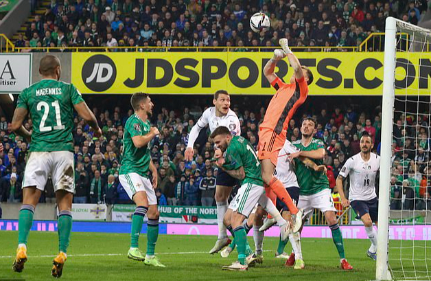 Bất lực ghi b&agrave;n, tuyển &Yacute; mất v&eacute; trực tiếp dự World Cup - Ảnh 5.