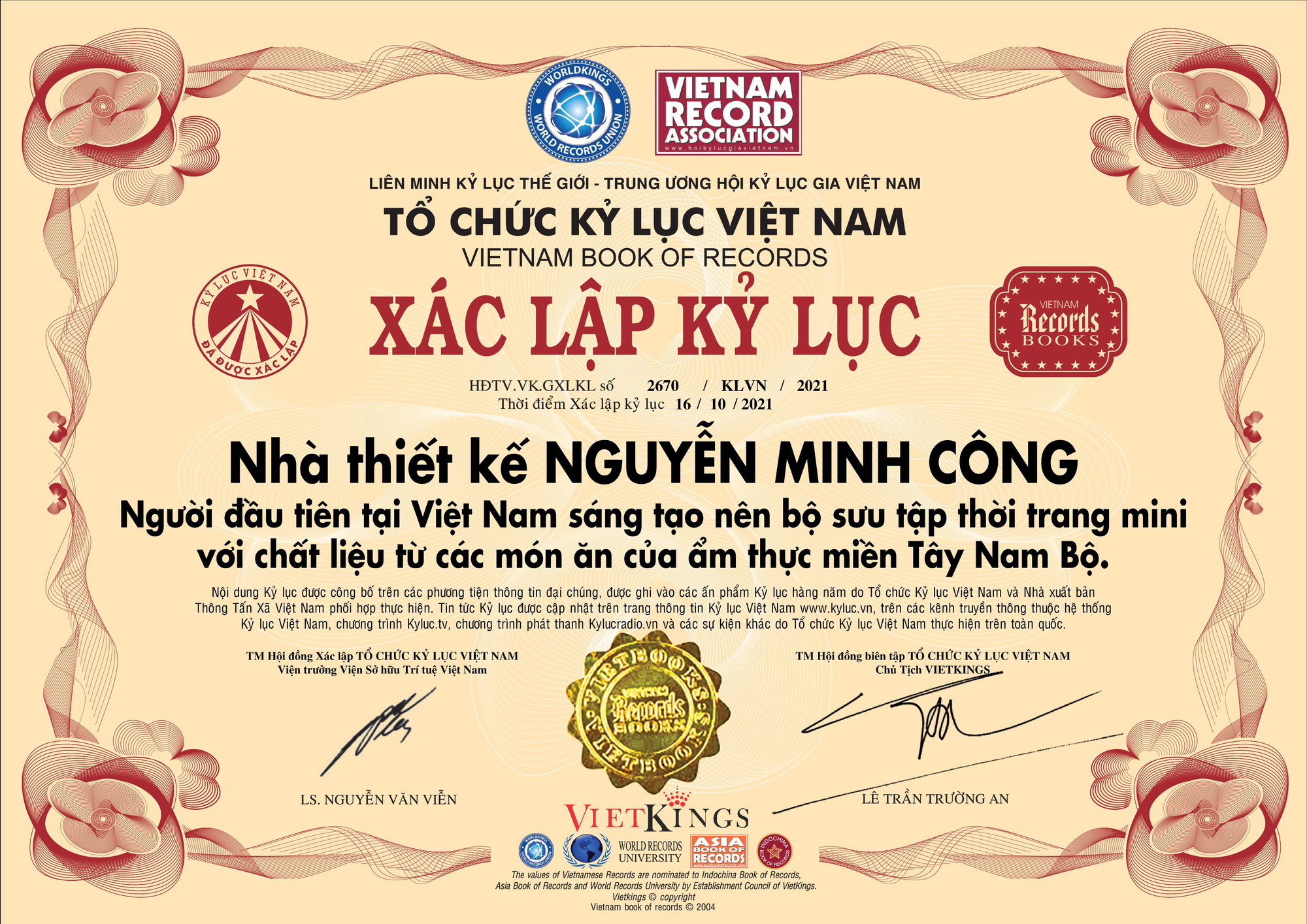 Bộ sưu tập thời trang l&agrave;m từ m&oacute;n b&aacute;nh miền T&acirc;y nhận kỷ lục Việt Nam - Ảnh 1.
