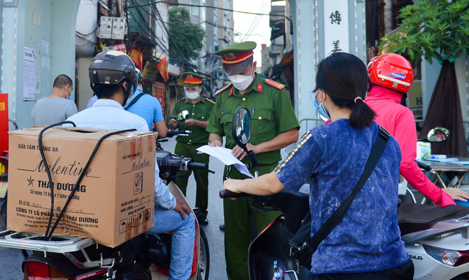 KHẨN: Tìm người đến hàng loạt địa điểm là cửa hàng Vinmart, phòng khám, gara ôtô, xe buýt