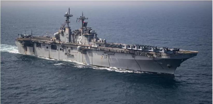 Trực thăng quân sự Iran thách thức tàu tấn công Mỹ USS Essex
