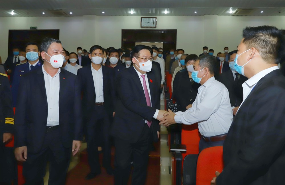 Chủ tịch Quốc hội Vương Đình Huệ tiếp xúc cử tri Hải Phòng