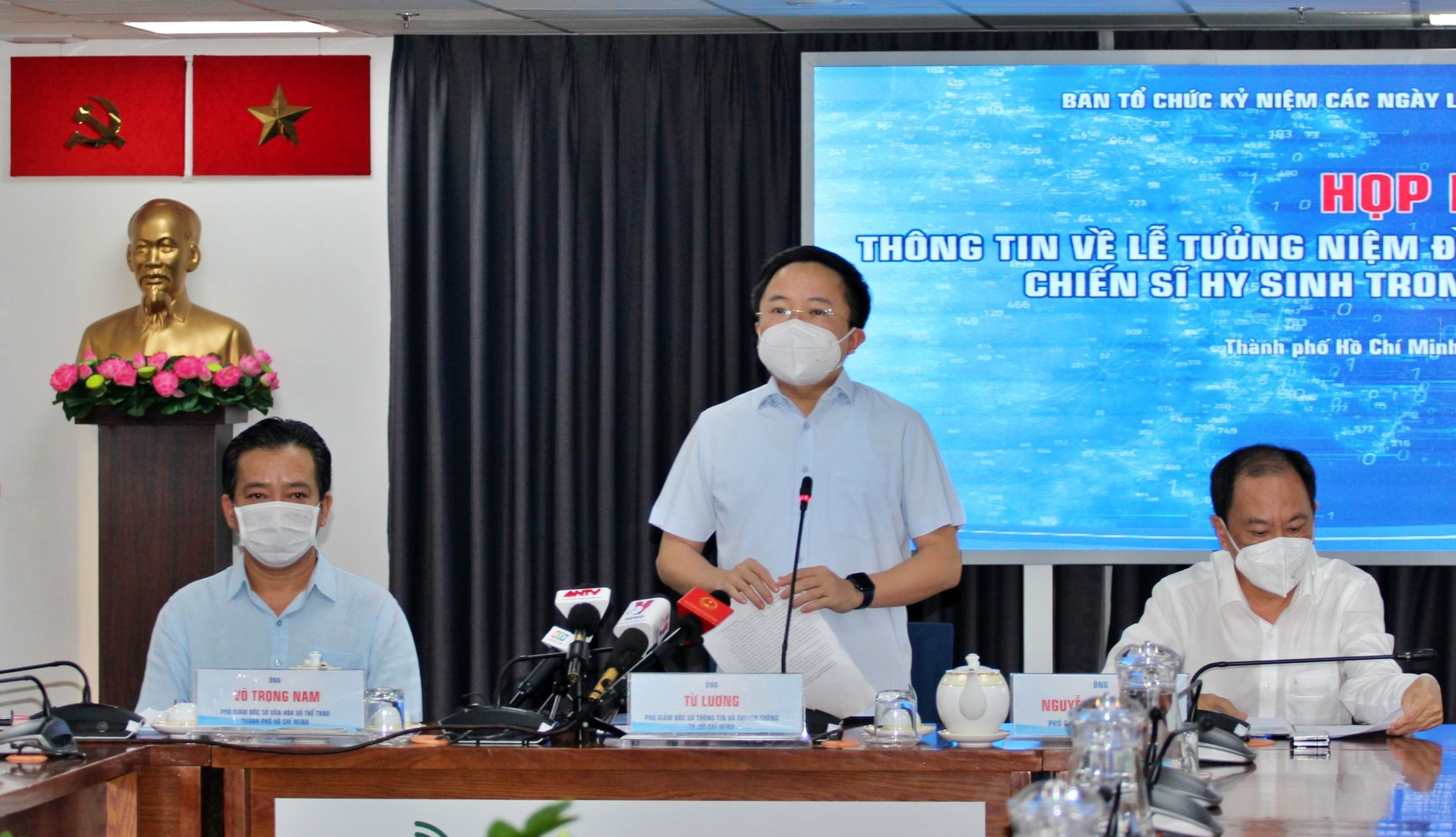 TP HCM: Đ&aacute;nh chu&ocirc;ng, k&eacute;o c&ograve;i, thả hoa đăng tưởng niệm nạn nh&acirc;n tử vong v&igrave; Covid-19 - Ảnh 1.