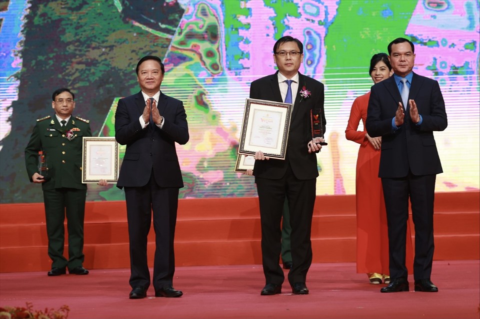 "Vinh quang Việt Nam" vinh danh sinh viên Nguyễn Văn Nhã, người quên mình cứu 3 bạn học